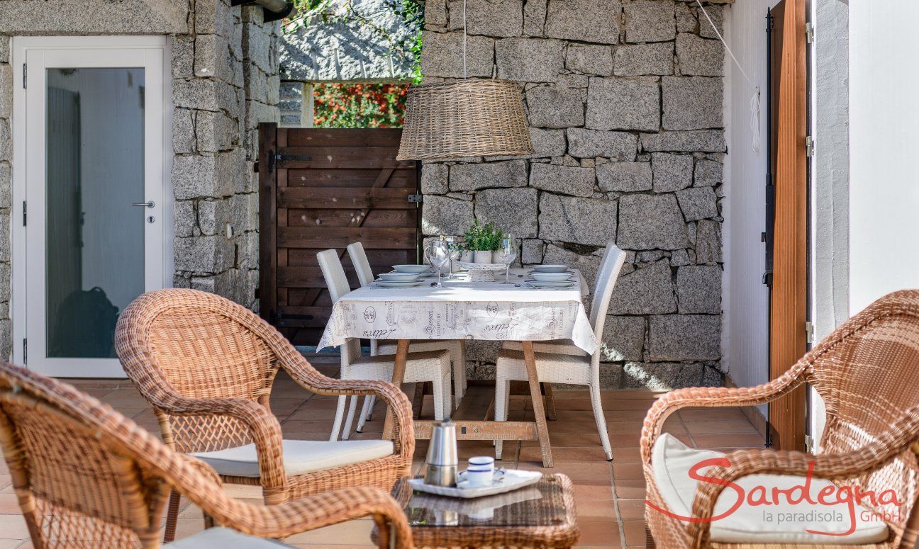 Li Conchi 28 | The terrace furnished with sofa and dining table becomes an "open air living room" Relax outside