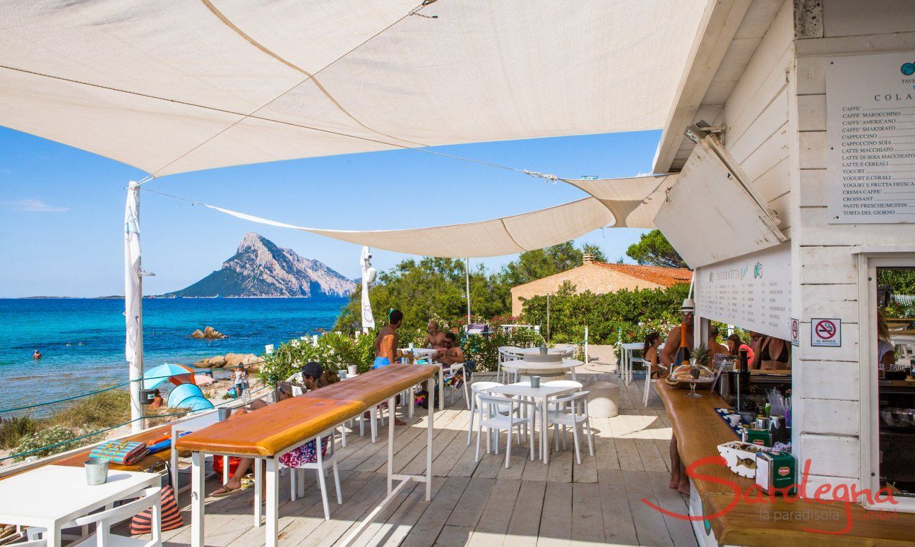 Restaurant direclty on the beach of Porto Taverna