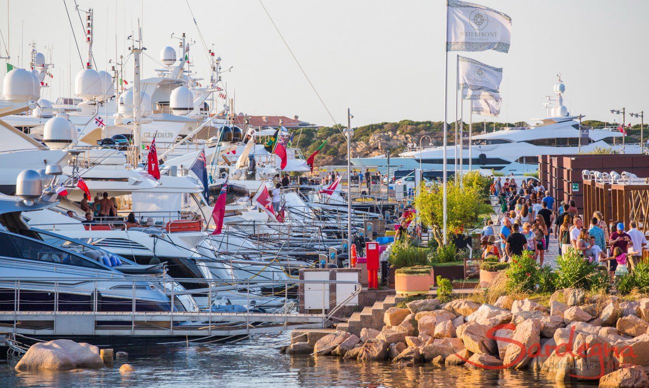 Huge private yachts and seaside promenade of Porto Cervo