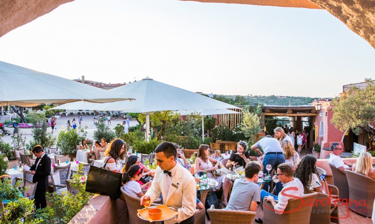 Crowded bar and main square of Porto Cervo