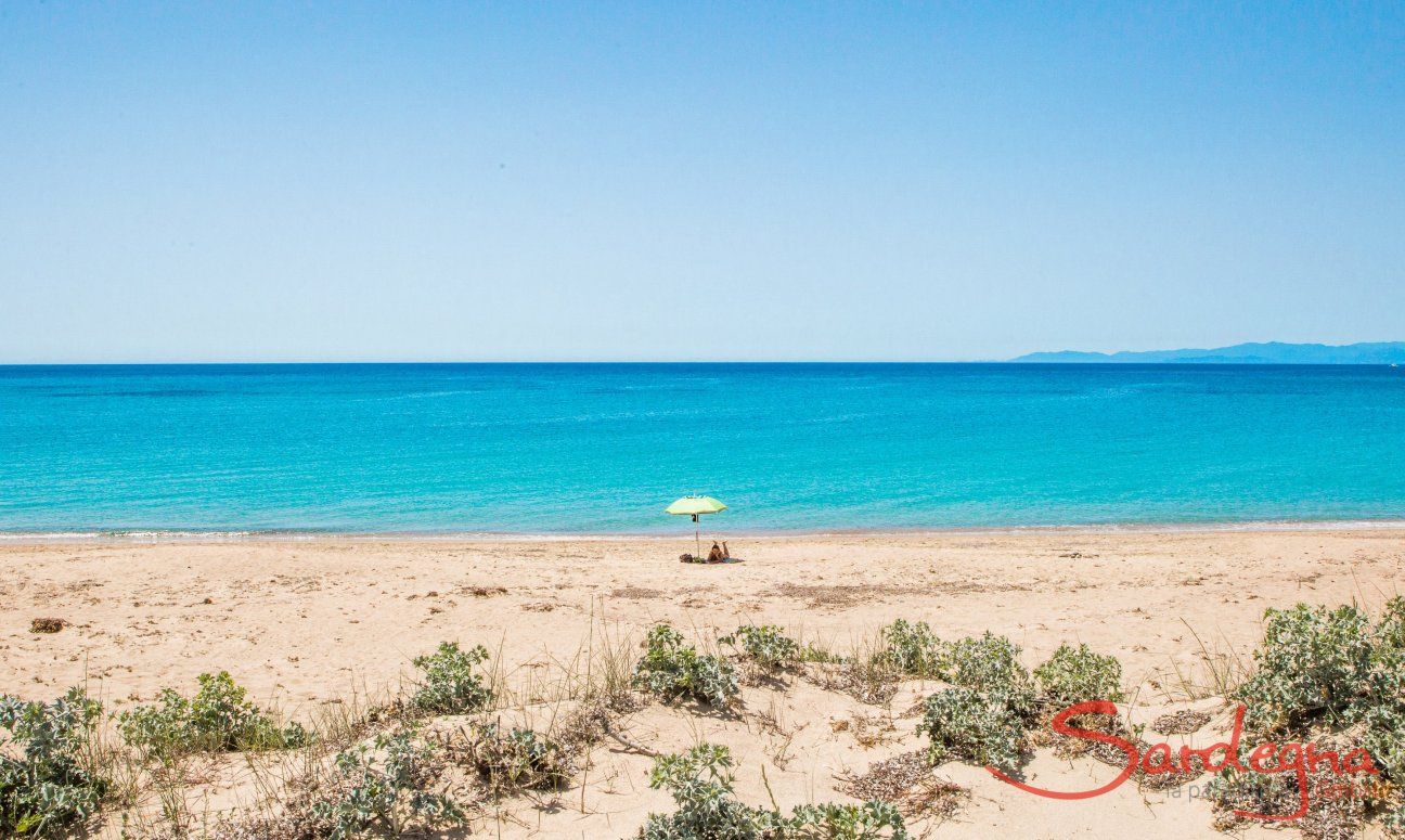 Beach of Geremeas, Torre delle Stelle with one small ombrella