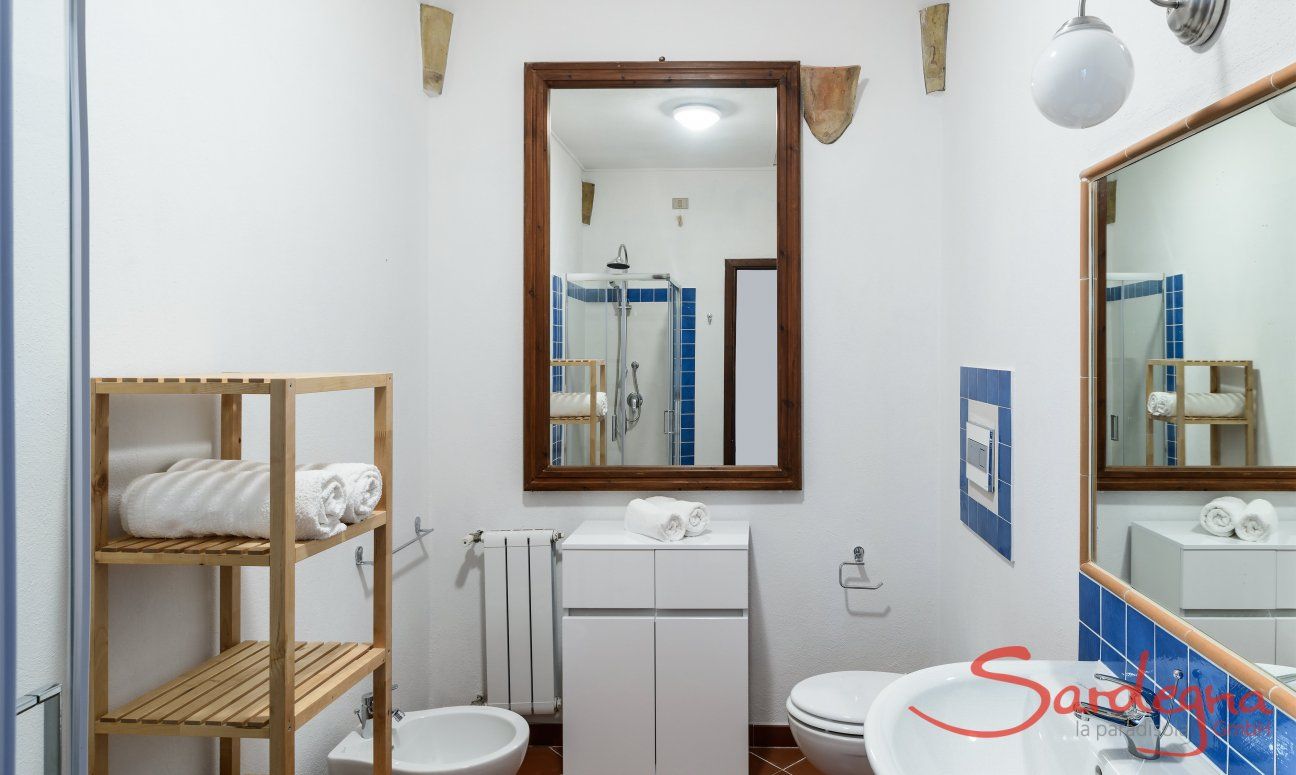 Casa Su Faru 2 | Bath with shower, rennovated in 2019 Bath with shower Su Faru 2 Pula