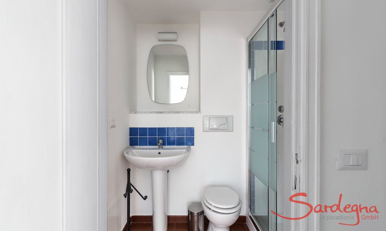 Casa Su Faru 3 | Bath 2 with shower access from the living room Bath with shower Su Faru 3 Pula