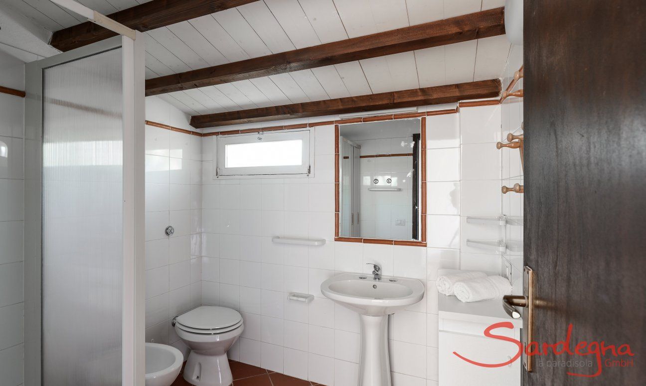 Casa Su Faru 3 | Bath 3 with shower, privat access from the bedroom 3 Bath with shower Su Faru 3 Pula