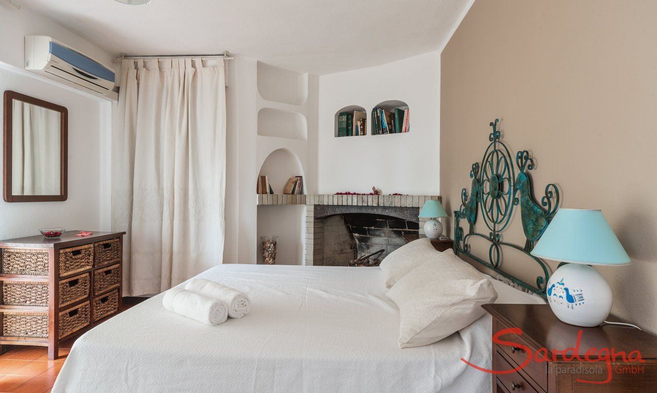 Apartment Orri 3 | Bedroom 2 on the second floor with double bed and fire place App. Orri 3 Tortoli Eastcoast Sardinia