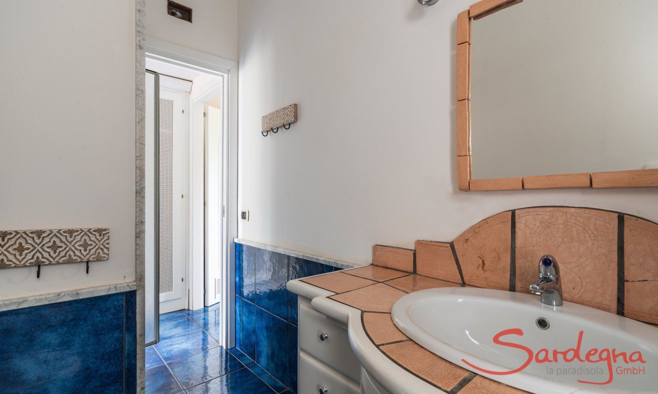 Apartment Orri 3 | Bathroom from bedroom 5 on the first floor App. Orri 3 Tortoli Eastcoast Sardinia