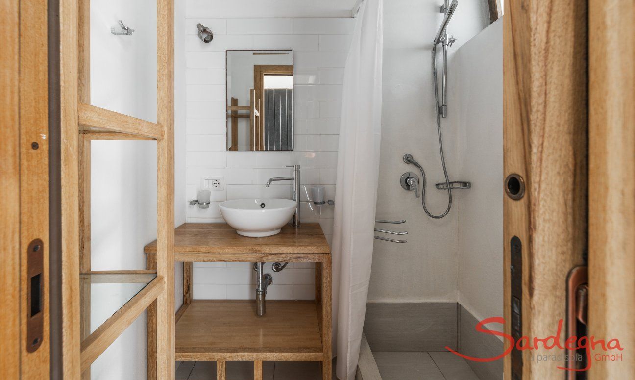 Villetta 3 | Bath with shower Bedroom Bath Villetta 3, Costa Rei