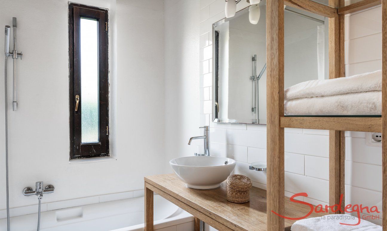 Villetta 3 | Bath with bathtub Bedroom Bath Villetta 3, Costa Rei