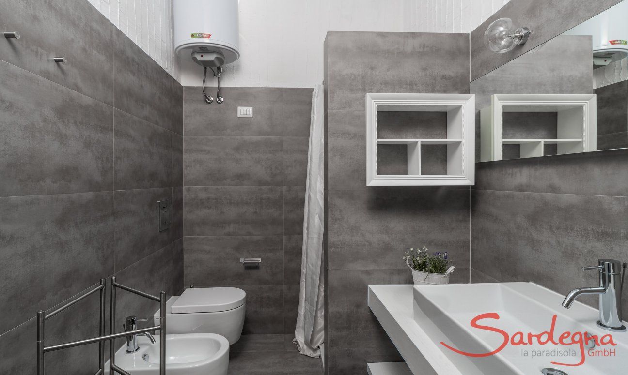 Casa 17 | Modern bath 2 with shower Casa 17, Sant Elmo, South Sardinia