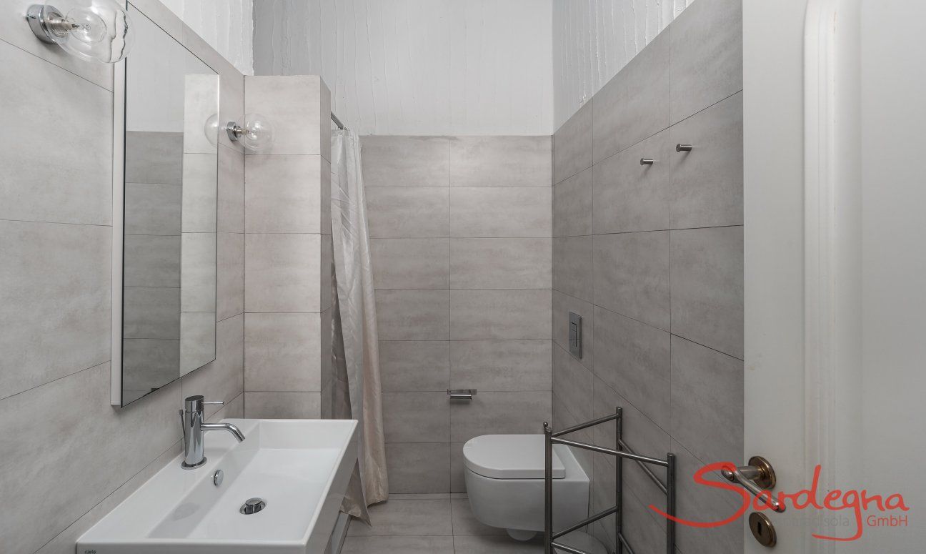 Casa 17 | Modern bath 1 with shower Casa 17, Sant Elmo, South Sardinia
