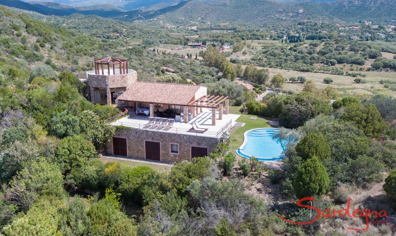 Villa Torretta Chia | Airview of Torretta Chia with garden and pool Airview of Torretta Chia