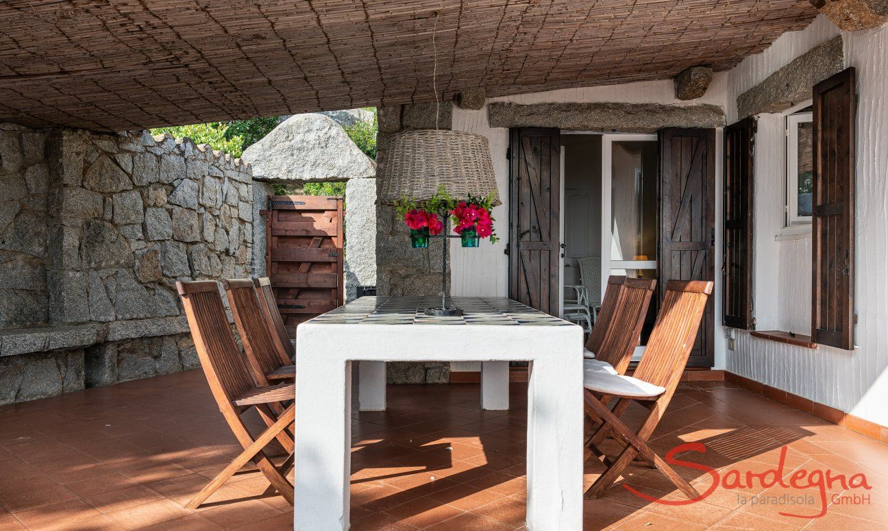 Casa 23 | Partially roofed terrace to eat outside Casa 23, Sant Elmo