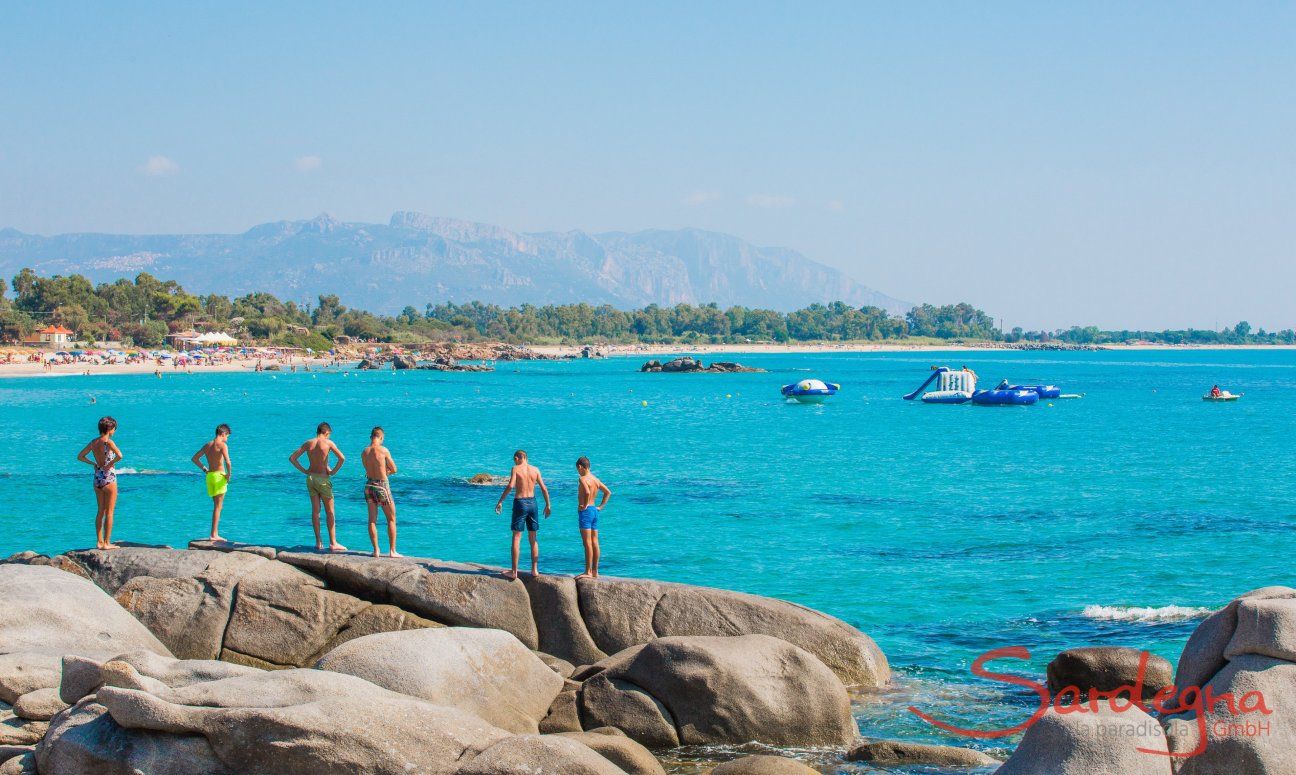 Beach Orrì with granite rocks and water games