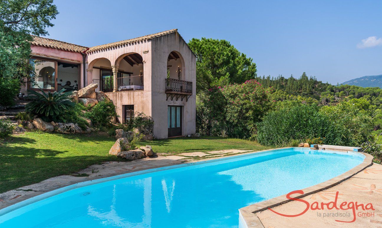 Villa Fiorita | Pool, garden and villa Portrait of the villa