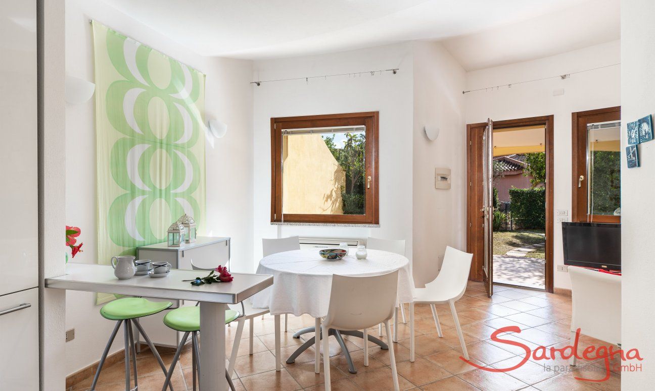 Villa Sandra 43 | Barcounter and round dining table House