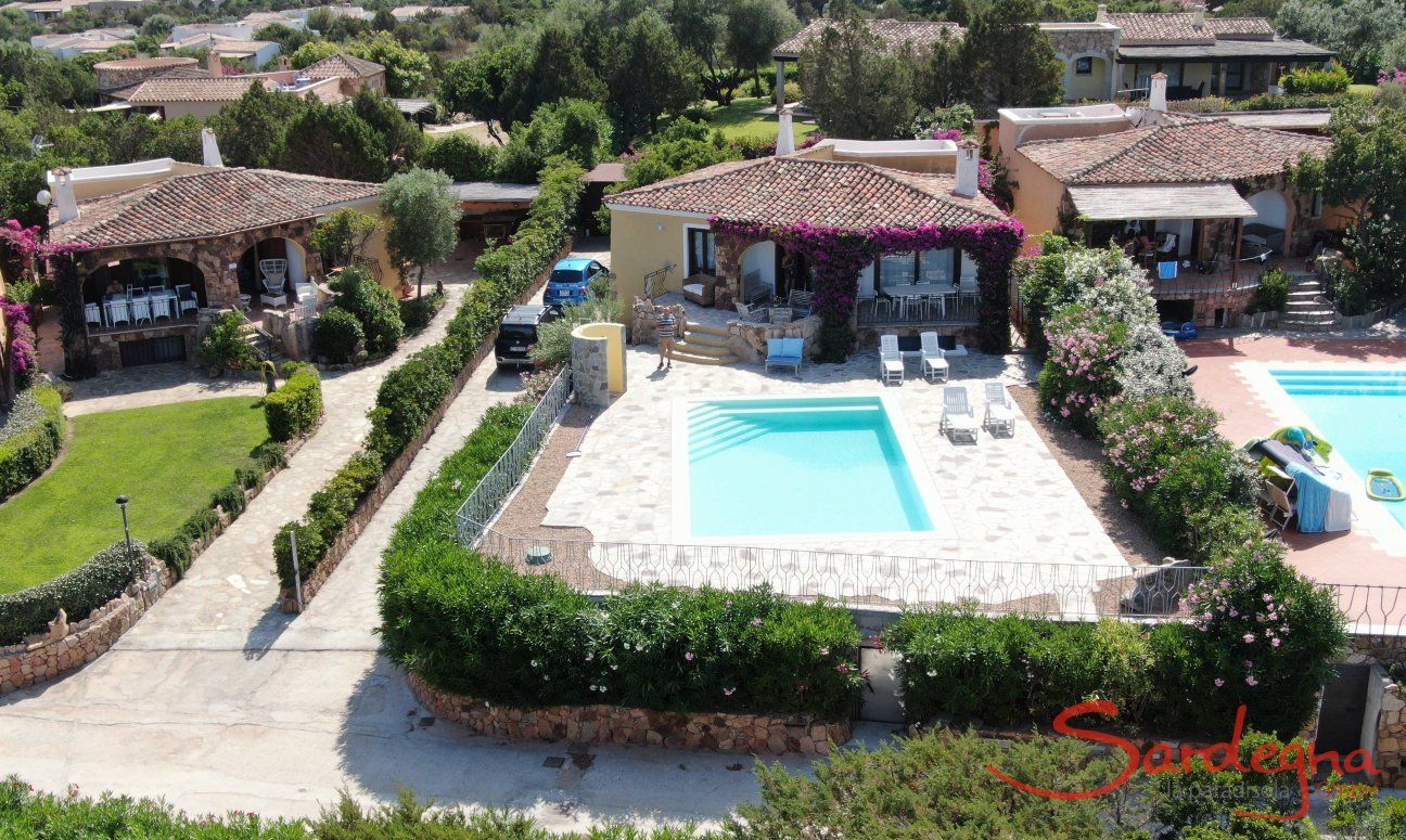 Villa Maestrale | View of the house, private pool, parking spaces and terraces Villa Maestrale, Cala Ginepro, North Sardinia