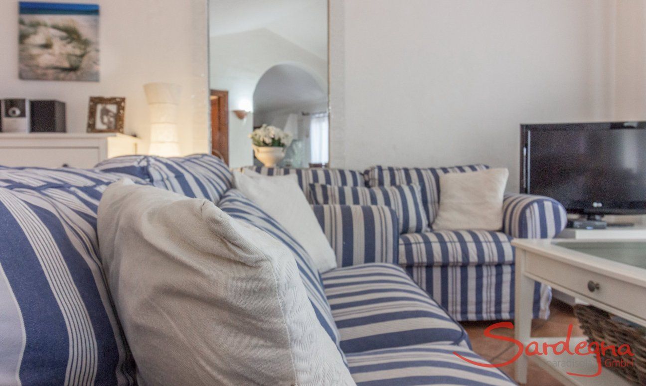 Villa Maestrale | Sofa and TV Villa Maestrale, Cala Ginepro, Olbia