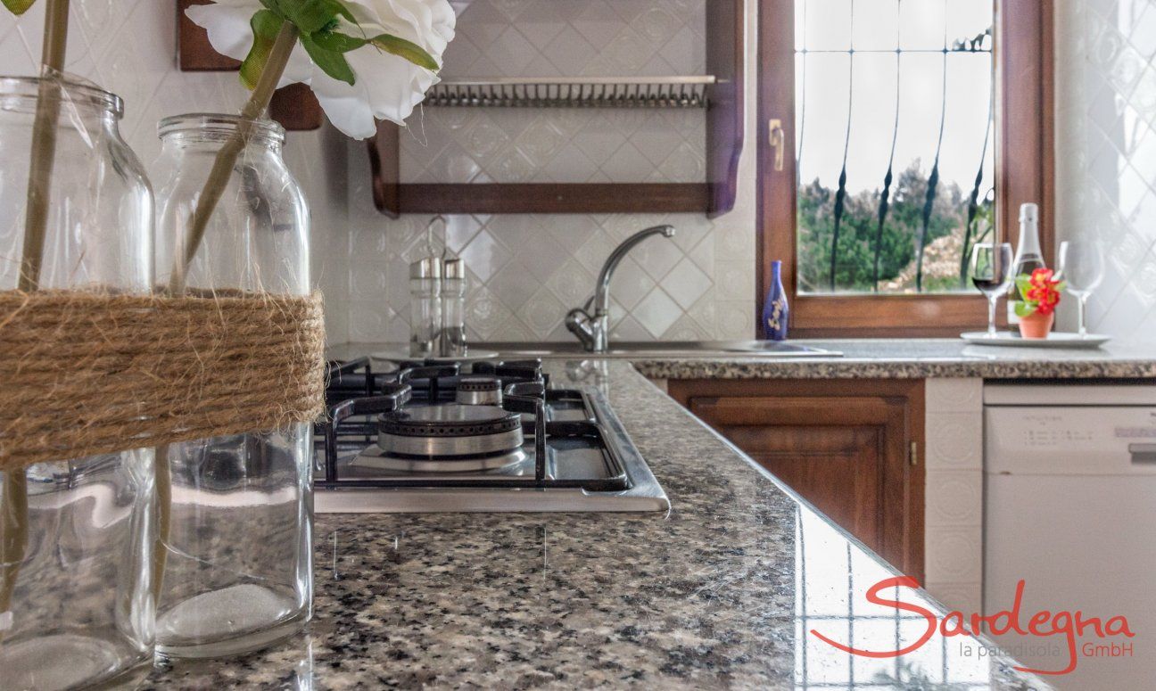 Villa Maestrale | Kitchen with granite top, gas stove and dishwasher Villa Maestrale, Cala Ginepro, Olbia