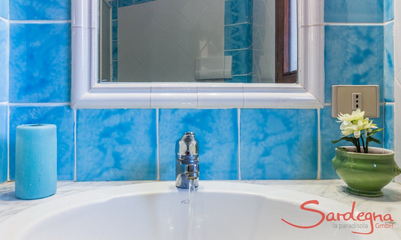 Villa Maestrale | Sink in the bathroom upstairs Villa Maestrale, Cala Ginepro, Olbia