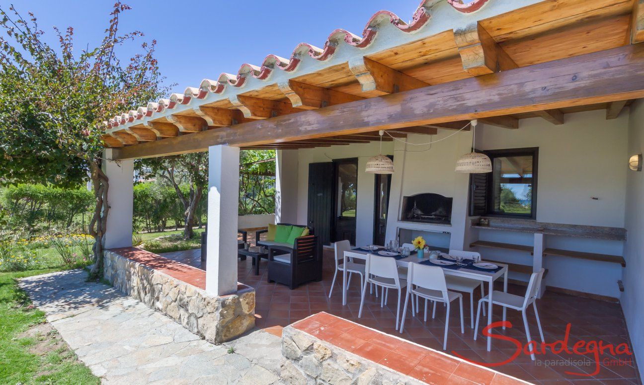 Villetta Fabio | Terrace with a light wooden roof Villetta Fabio, Costa Rei