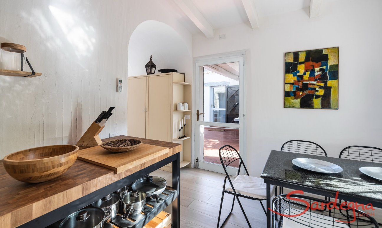 Casa 1 | From the kitchen it goes to the dining area on the terrace Kitchen an details Casa 1 Sant'Elmo
