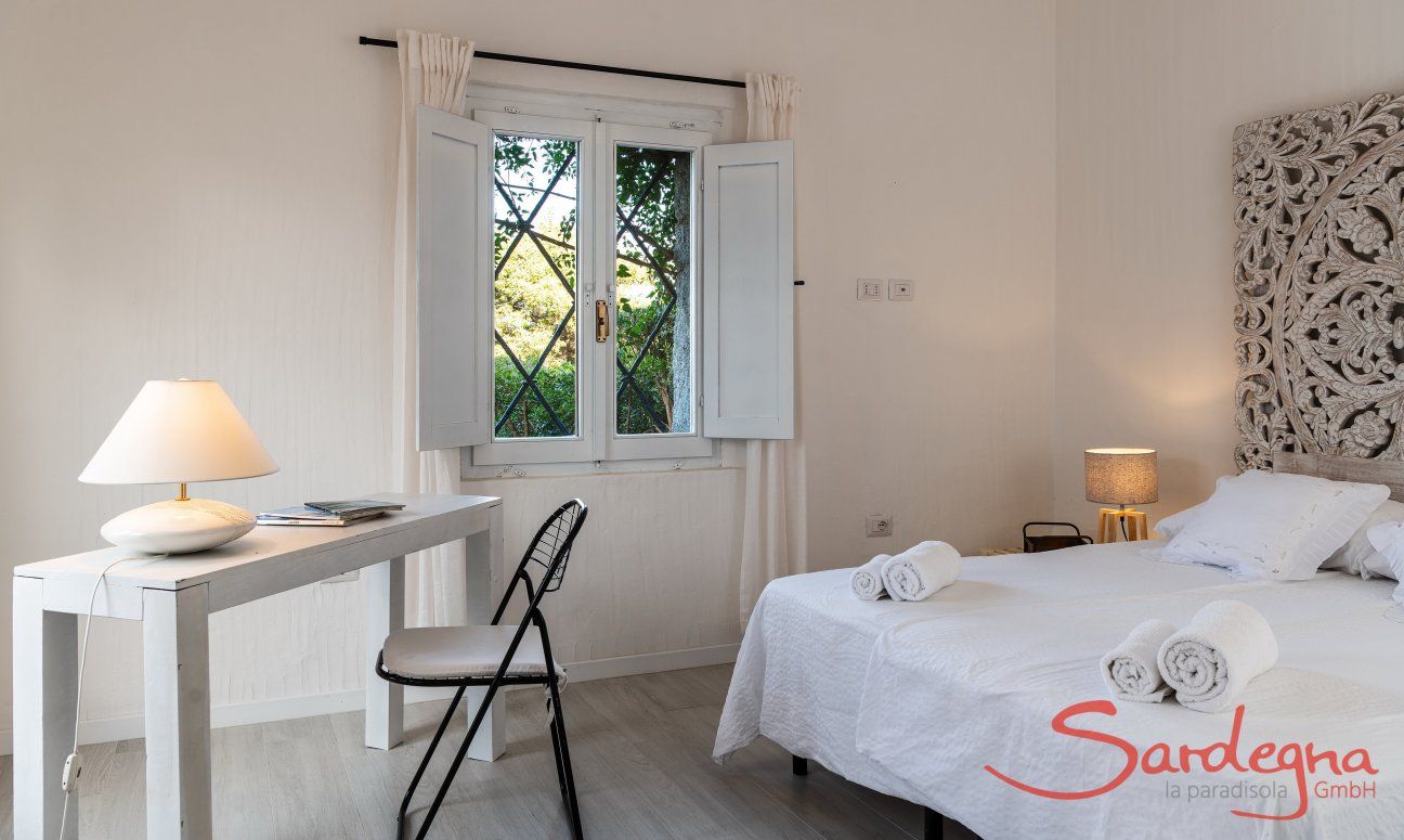 Schermata di accesso a un portale di gioco online su un laptop, con enfasi sui campi per email e password.