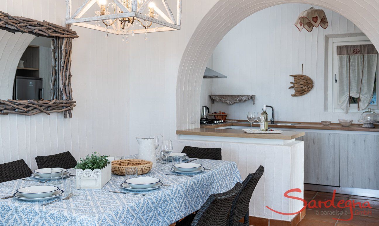Li Conchi 17 | Dining table close to the kitchen New Picture 2022