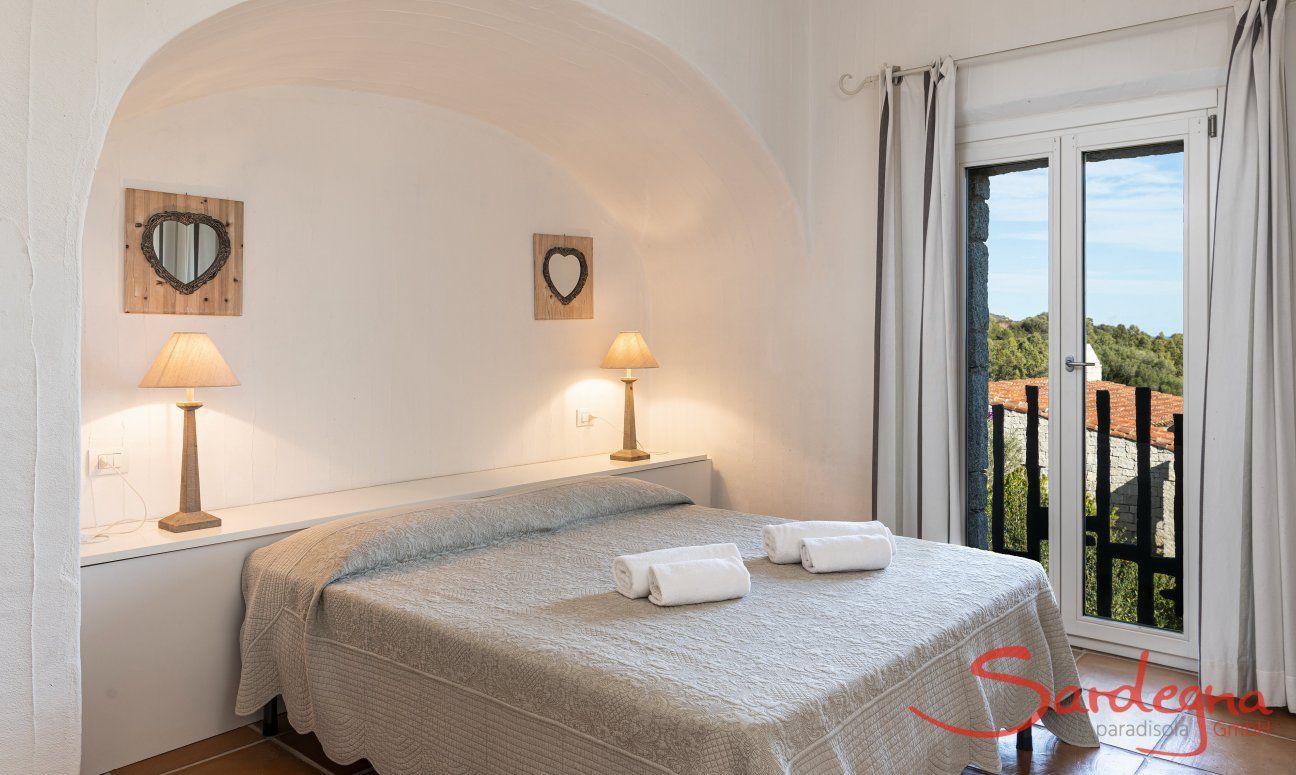 Li Conchi 17 | Bedroom 3 with double bed and French door New Picture 2022