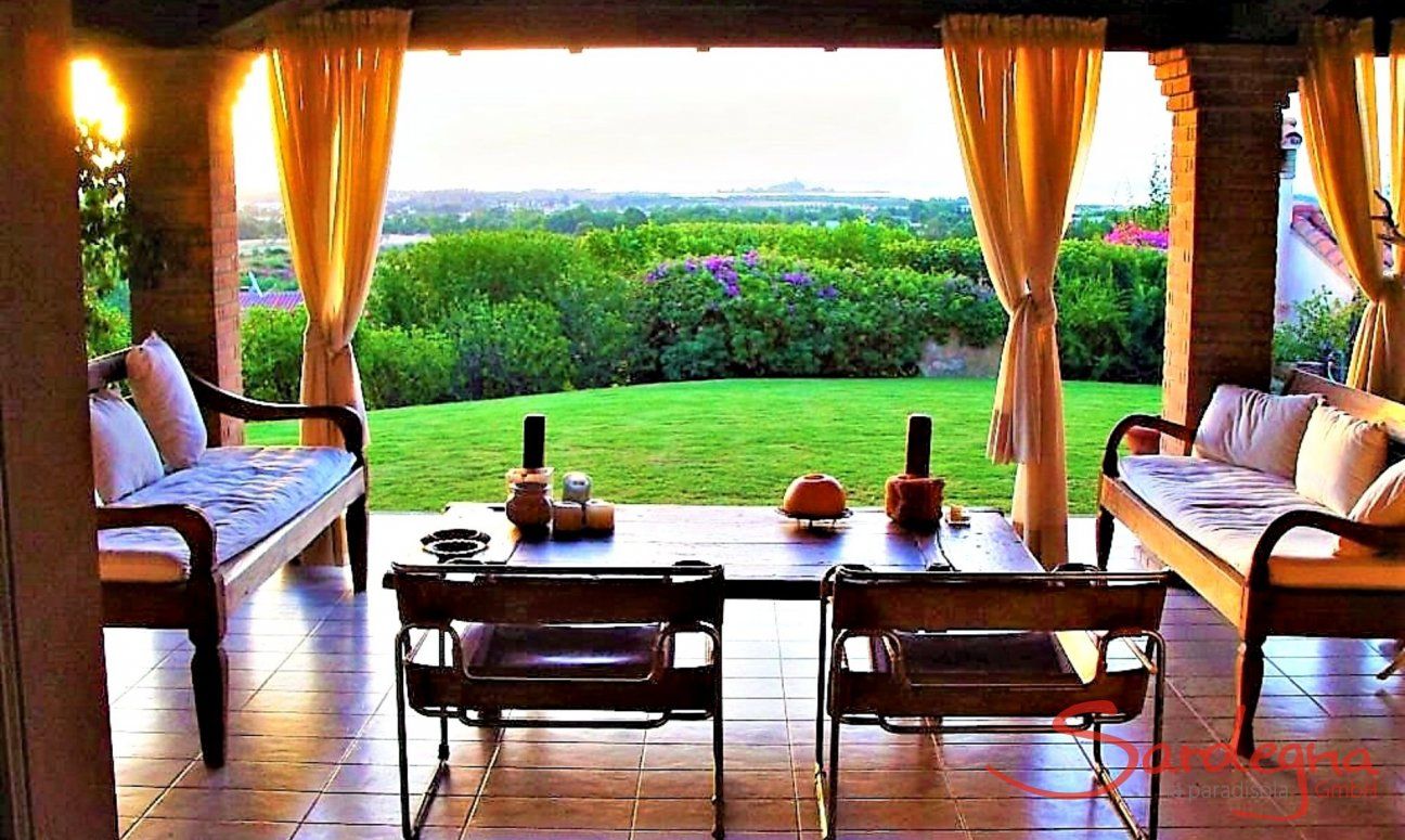 Villa Ulivi 27 | Covered terrace with garden view V. Ulivi 27