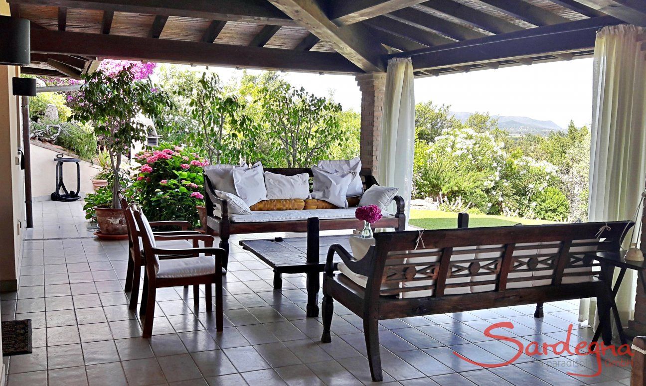 Villa Ulivi 27 | Covered terrace with sofas V. Ulivi 27