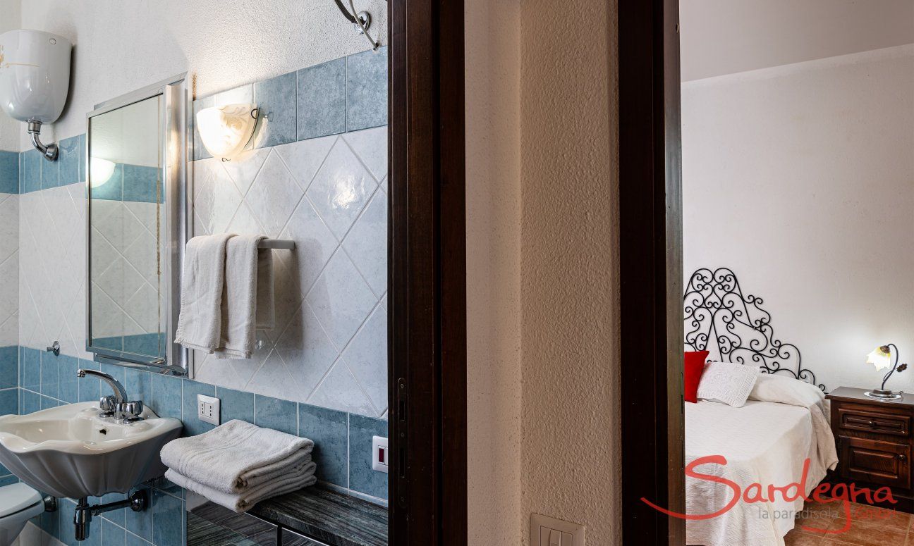 Villa Palme | Bathroom 1 and bedroom 3 New Picture