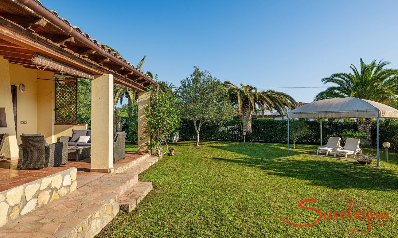 Villa Liana | Spacious garden with sun loungers New Picture 2024
