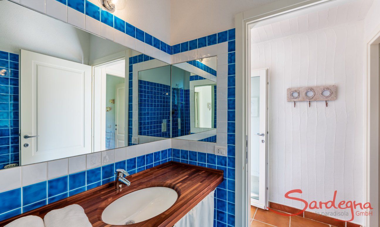 Li Conchi 44 | Bathroom 2 with shower New Picture 2025