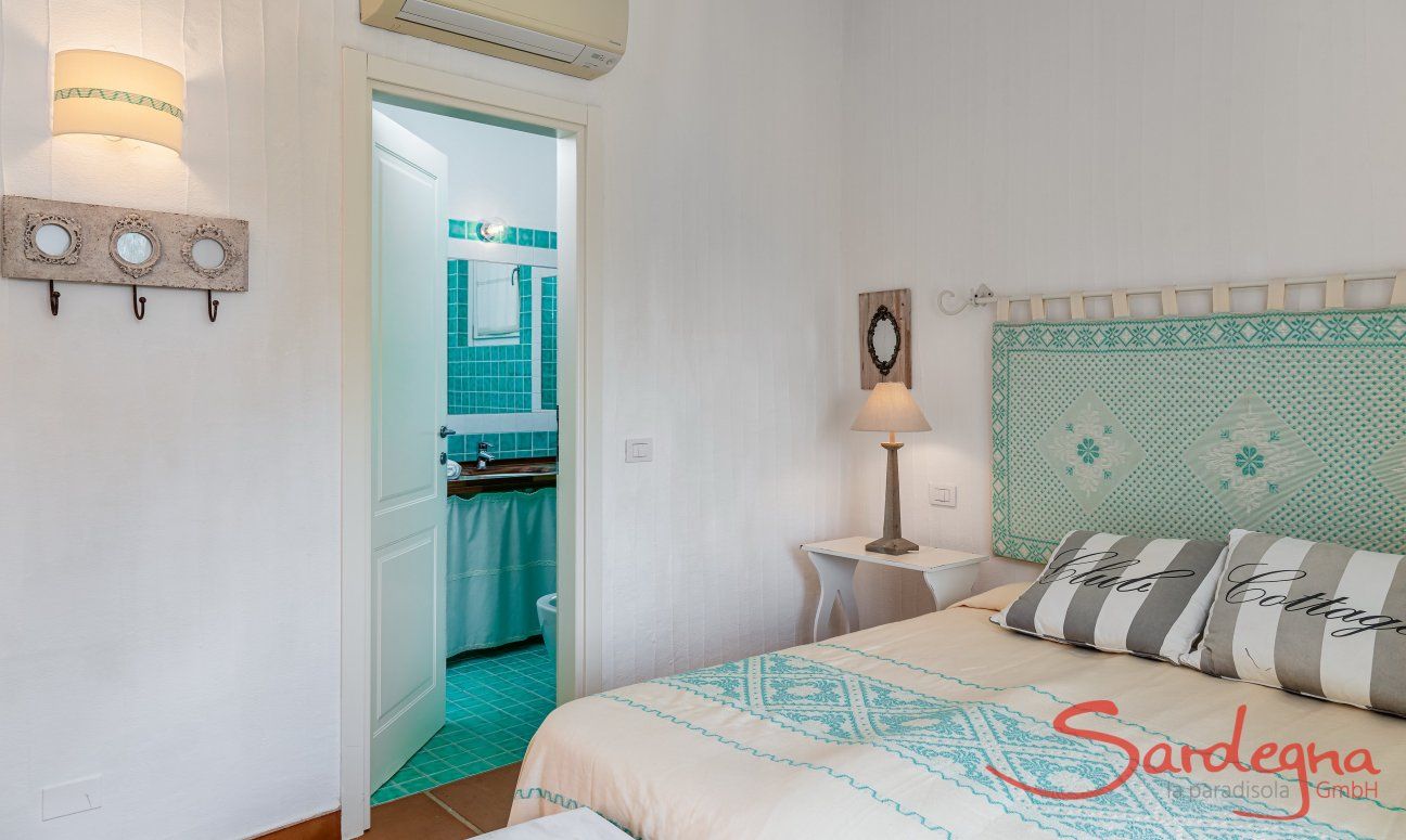 Li Conchi 44 | Master bedroom with ensuite bathroom New Picture 2025