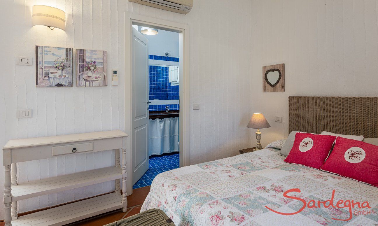 Li Conchi 33 | Bedroom 1 with ensuite bathroom New Picture 2025