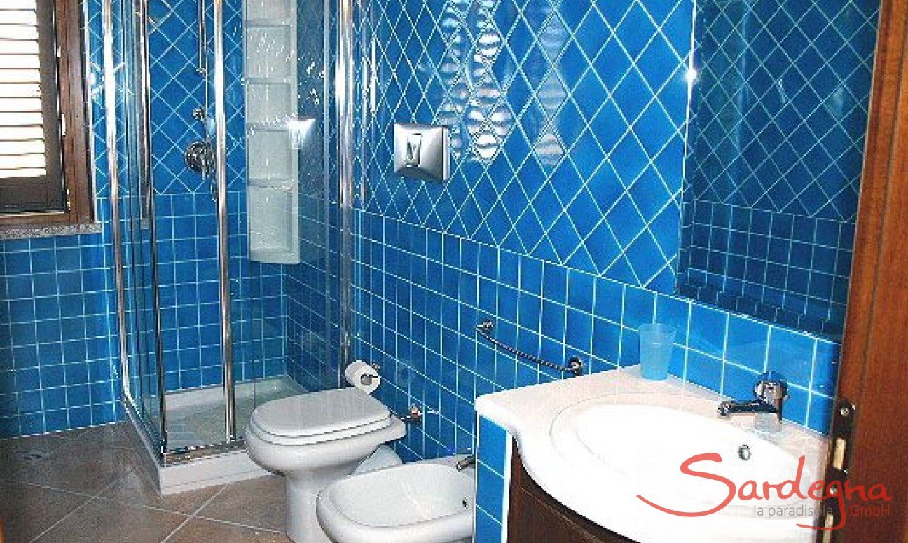Villa Tiziana 11 | Bathroom 2 with shower and bidet Bathroom 2 with shower and bidet