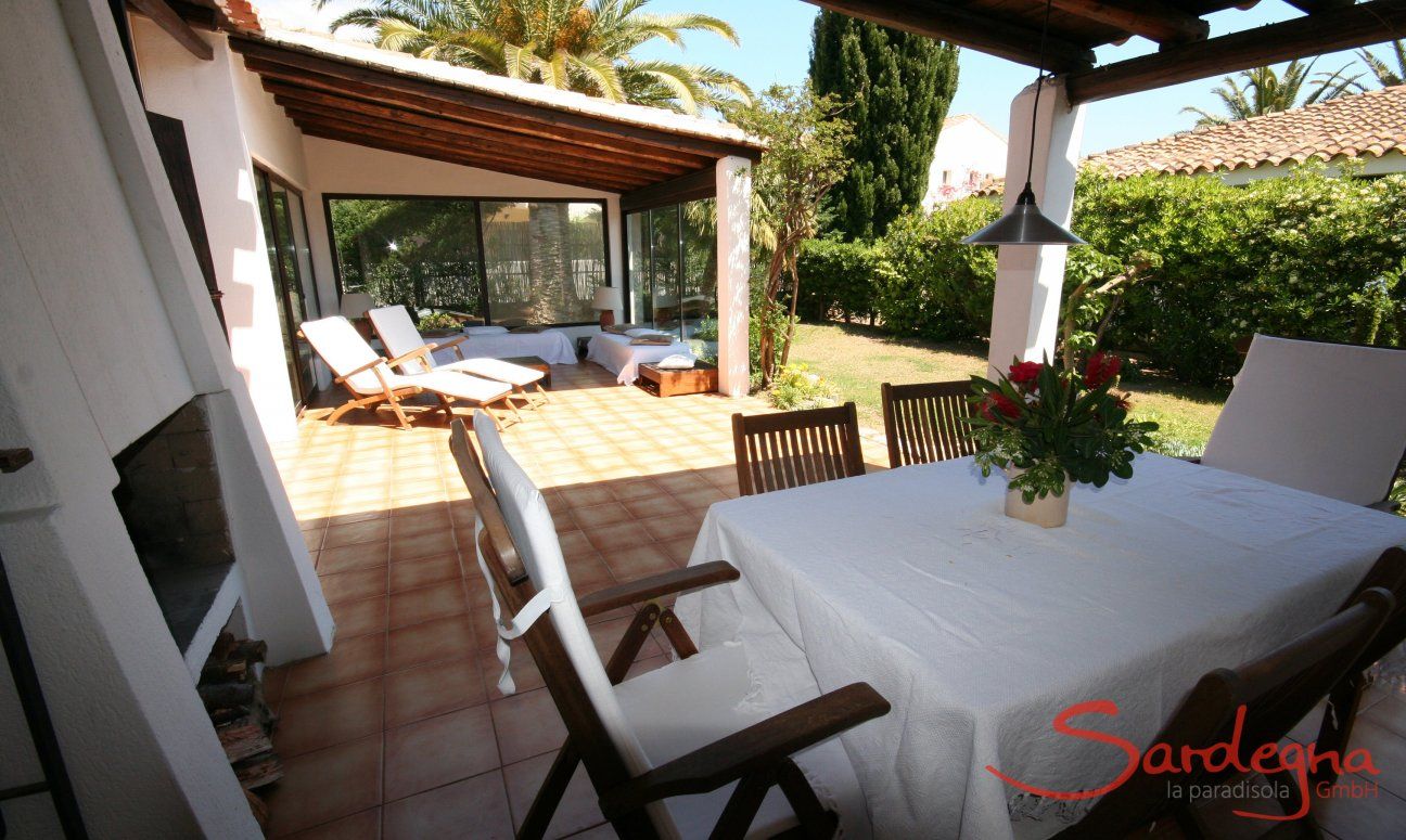 Villetta 12 | Terrace with dining table and BBQ area Terrace with dining table and BBQ area