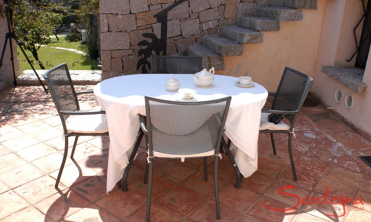 Villa Domus 17 | Terrace with comfortable dining table bathroom