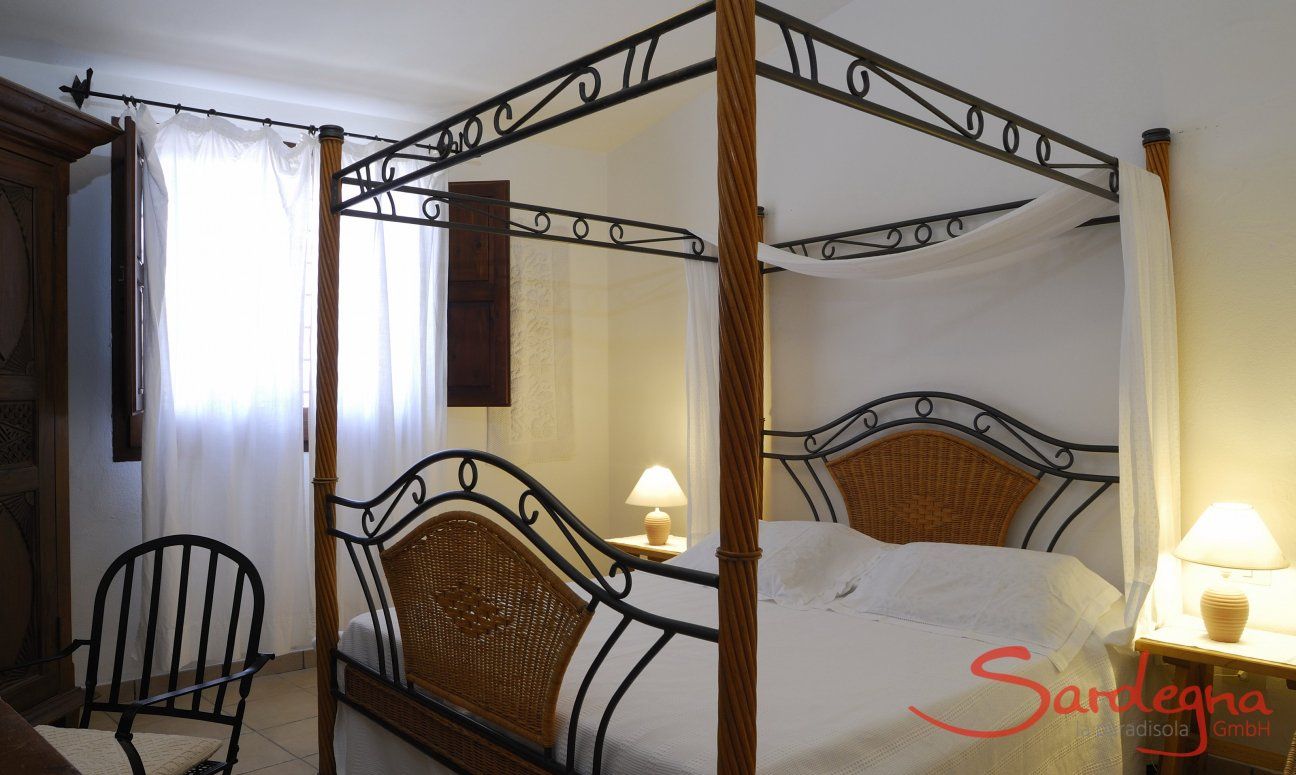 Villa Fiori 4 | Bedroom 1 with four-poster bed bathroom