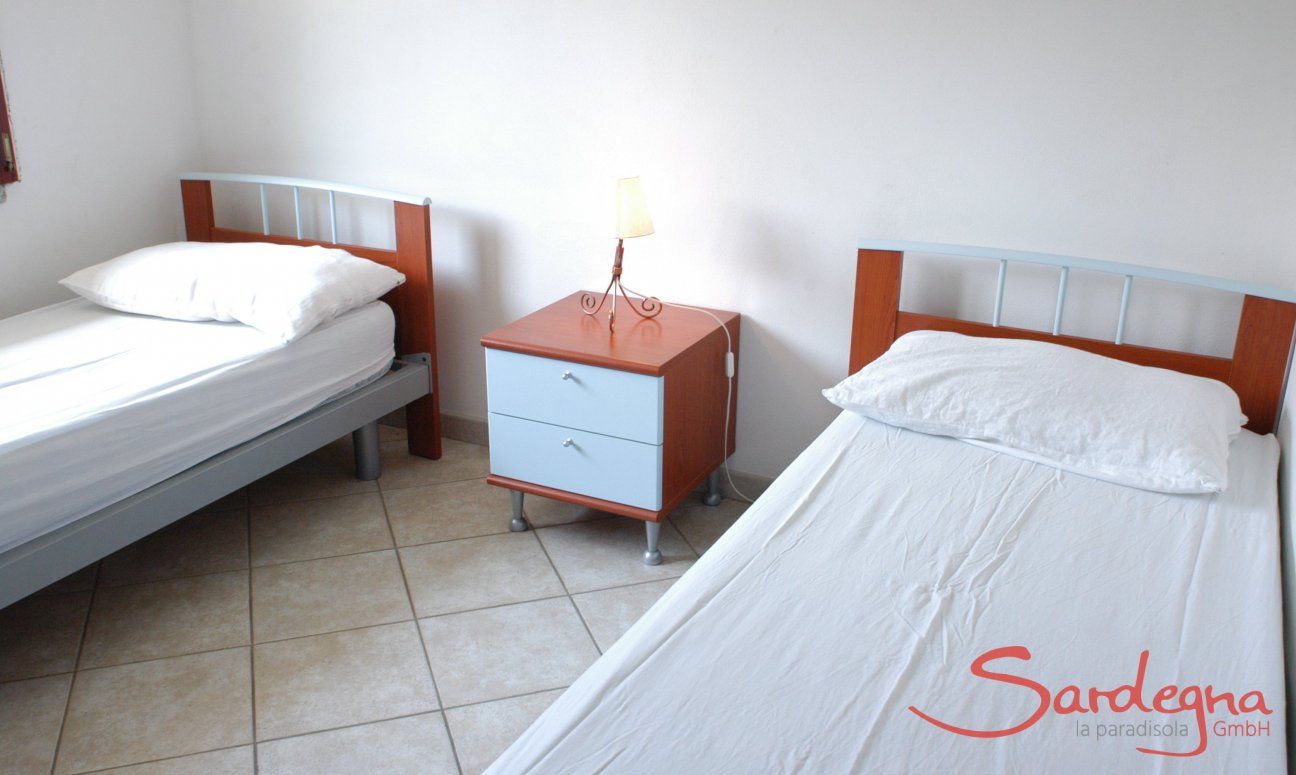 Villa Le Ginestre 1 | Bedroom 3 souterrain with two single beds bathroom