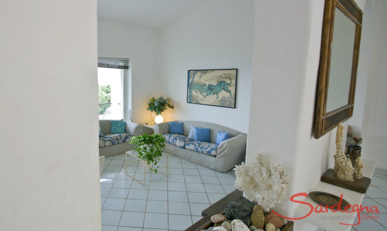 Villa Bella | Living room with terrace access Open arch between entrance and living room