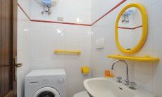 Casa Meloni 1 | Extra bath with washing machine Bathroom