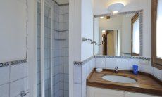 Villa Domus 17 | Bathroom with shower, first floor Bathroom