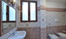 Villa Le Ginestre 2 | Bathroom 2 downstairs with shower and bidet Bathroom 2 downstairs with shower and bidet