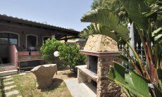 Villa Le Ginestre 2 | Front of the house with BBQ in the garden Le Ginetre 1