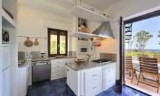 Apartment Orri 3 | Open kitchen with terrace access Open kitchen with terrace access