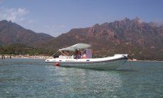 Motorboat Excursions | Break in a bay with the rented rubber dingee Sardinia