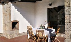 Su Faru 4 | Covered terrace with dining table Covered terrace with dining table