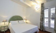 Casa 2 | Cozy bedroom with double sized bed, one on eachside of the patio Bedroom