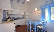 Fully equipped kitchen with a small dining table  Casa 20, Sant Elmo